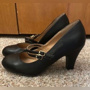 Journee Collection Windy mary jane heels, size 8 with 3 inch heel.